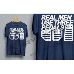 Camiseta "Real men use three pedals"